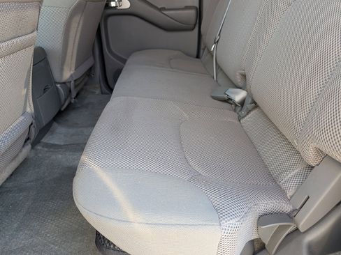 Used 2016 Nissan Frontier SV image 8