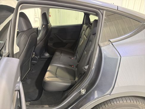 Used 2023 Tesla Model Y Long Range image 12