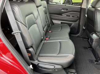 Used 2023 Nissan Pathfinder SL w/ Black Appearance Package AWD/4WD video 4