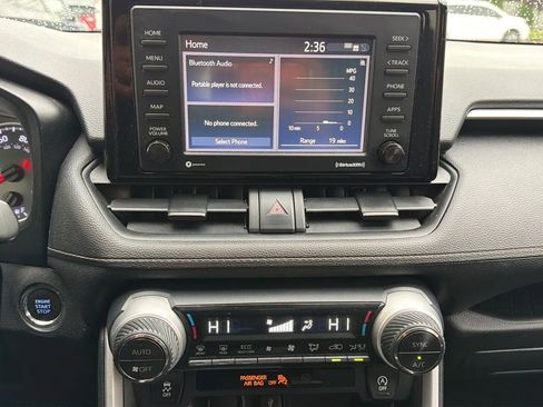 Used 2021 Toyota RAV4 XLE FWD image 18