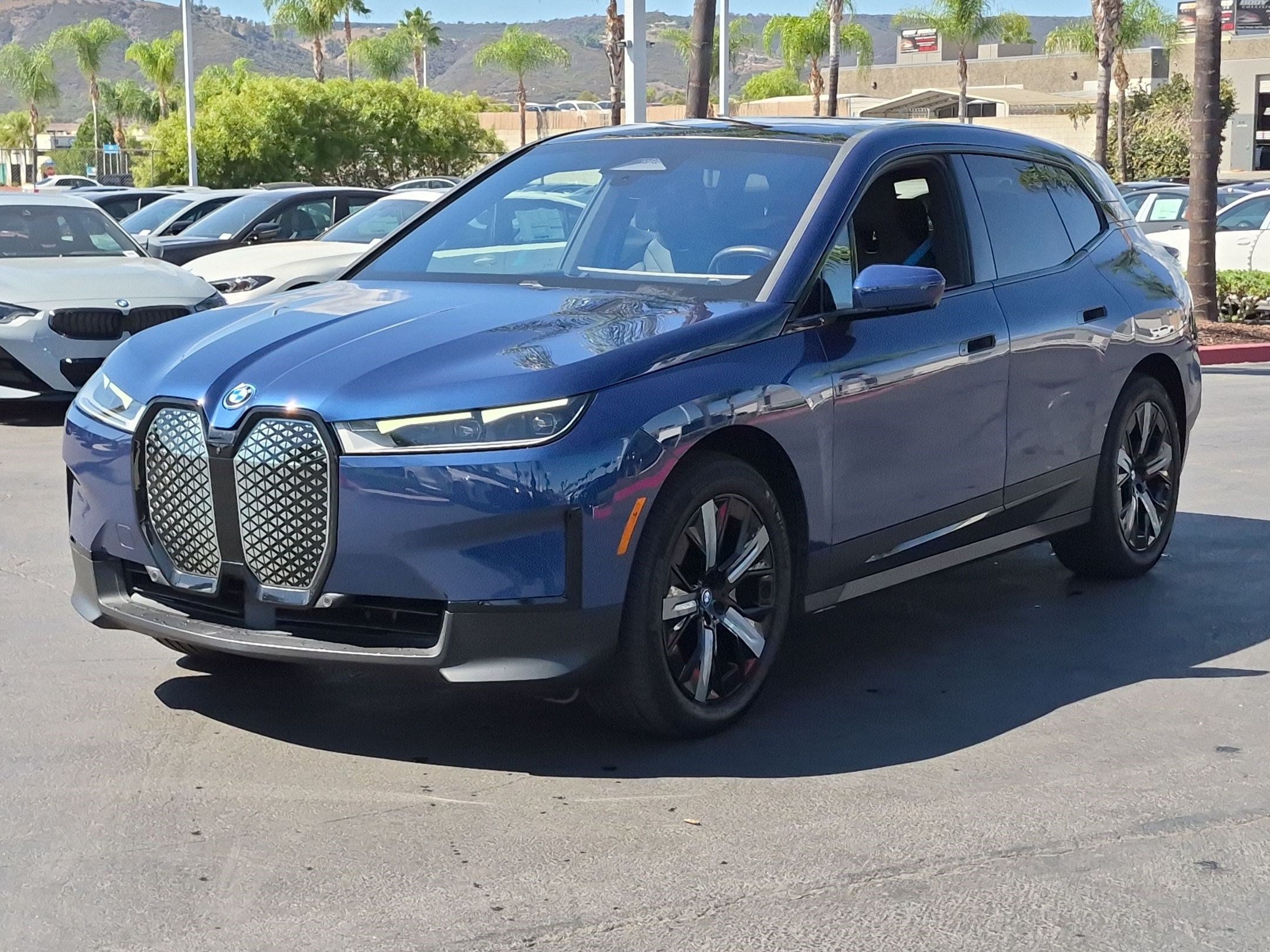 Used 2024 BMW iX xDrive50 w/ Convenience Package AWD/4WD image 5