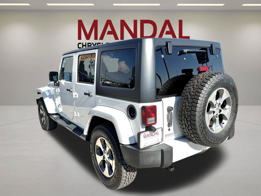 Used 2016 Jeep Wrangler Unlimited Sahara w/ Connectivity Group AWD/4WD image 8