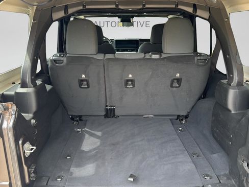 Used 2025 Jeep Wrangler Unlimited Rubicon AWD/4WD image 20