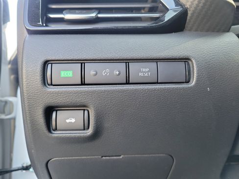 Certified 2024 Nissan Sentra SR FWD image 32