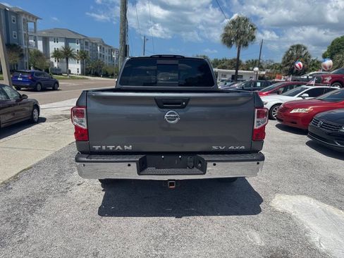 Used 2017 Nissan Titan SV image 7