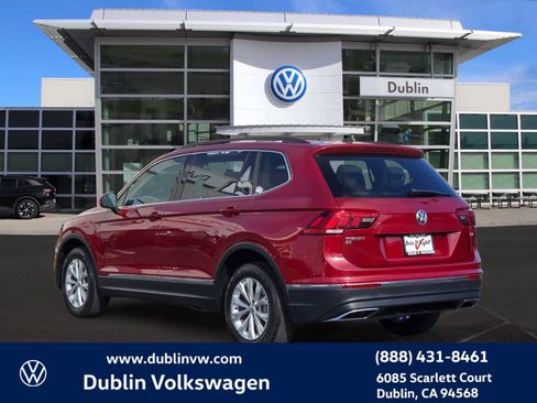 Used 2018 Volkswagen Tiguan SE w/ Panoramic Sunroof Package image 6