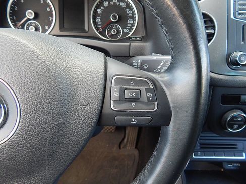 Used 2016 Volkswagen Tiguan SEL image 28