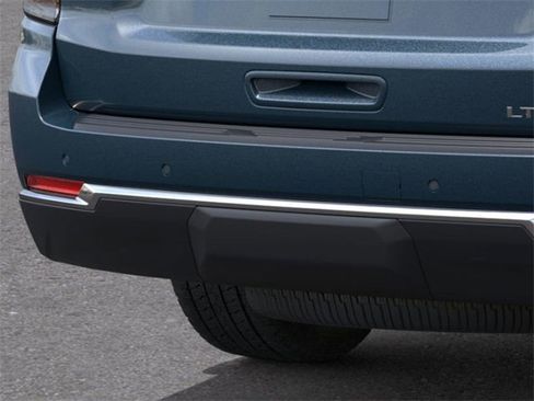 New 2026 Chevrolet Suburban LT image 14