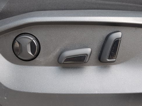 Certified 2023 Volkswagen Tiguan SE R-Line FWD image 20