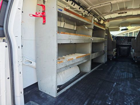 Used 2017 Chevrolet Express 2500 image 32