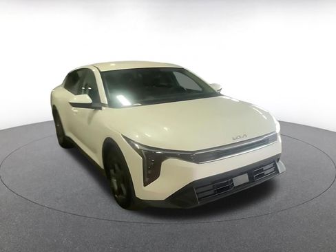 Used 2025 Kia K4 LXS image 3