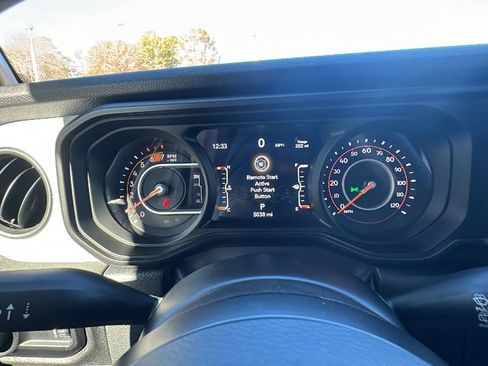 Used 2025 Jeep Wrangler Sport S image 18