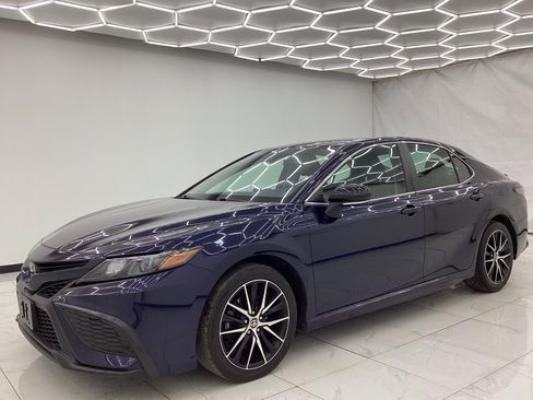 Used 2022 Toyota Camry SE image 6