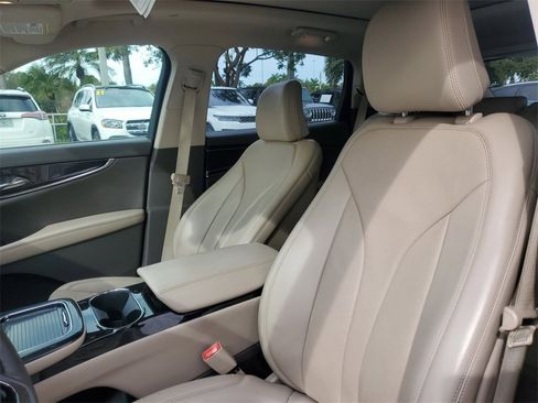 Certified 2022 Lincoln Nautilus Reserve image 21