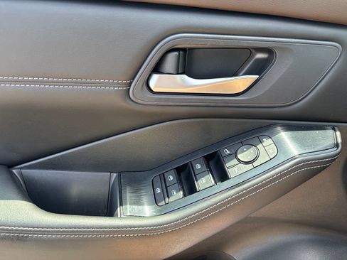 Used 2023 Nissan Rogue SV w/ SV Premium B Package FWD image 15