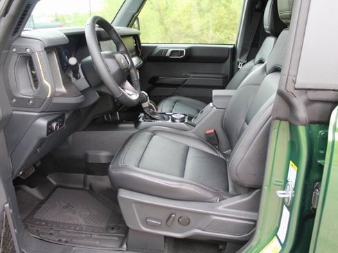 New 2025 Ford Bronco Badlands image 4