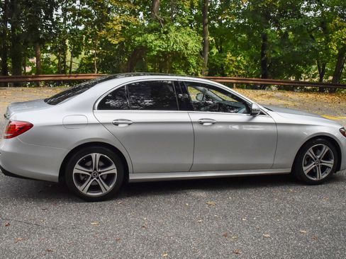 Used 2019 Mercedes-Benz E 300 4MATIC w/ Convenience Package image 9