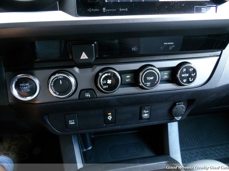 Used 2018 Toyota Tacoma TRD Sport AWD/4WD image 19
