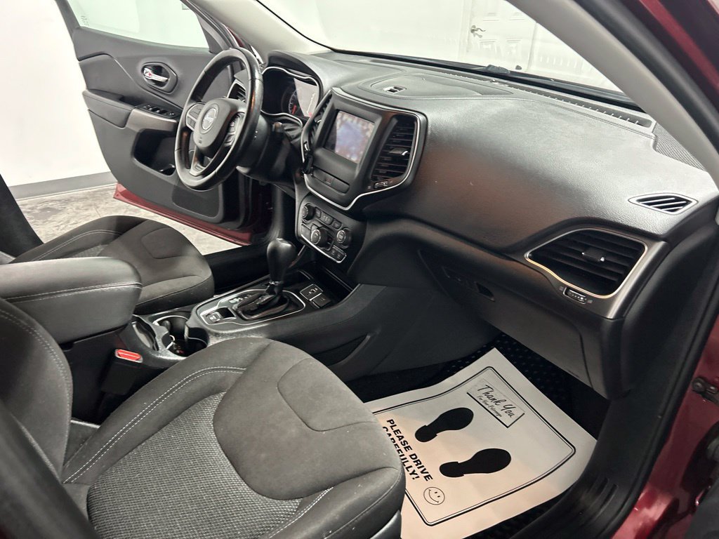 Used 2019 Jeep Cherokee Latitude w/ Cold Weather Group FWD image 12