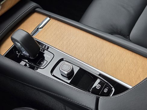 Used 2024 Volvo XC90 B6 Plus w/ Protection Package Premier image 30