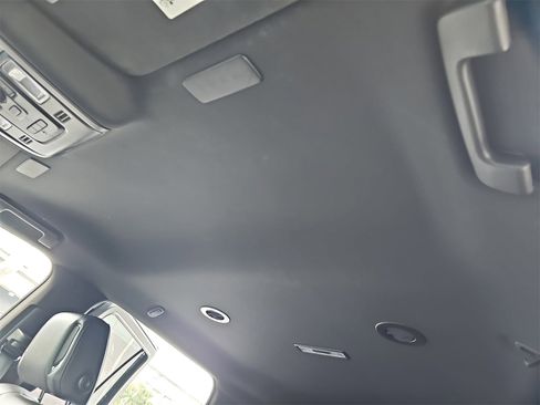 Used 2022 Cadillac Escalade Luxury image 33