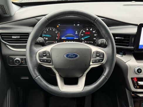 Certified 2022 Ford Explorer XLT w/ Equipment Group 202A image 16