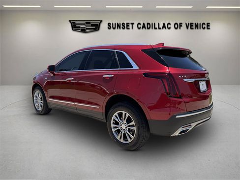 Used 2020 Cadillac XT5 Premium Luxury FWD image 3