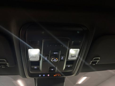 Used 2023 GMC Yukon XL SLT w/ SLT Premium Package RWD image 20