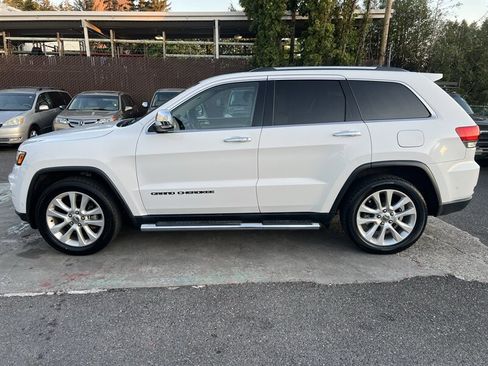 Used 2017 Jeep Grand Cherokee Limited w/ Luxury Group II AWD/4WD image 2