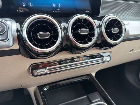 Used 2020 Mercedes-Benz GLB 250 4MATIC image 35