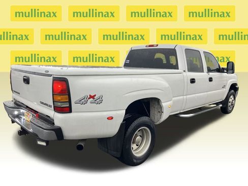 Used 2005 Chevrolet Silverado 3500 LT w/ Heavy-Duty Power Package image 3
