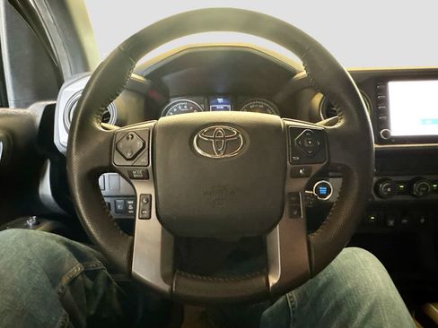 Used 2020 Toyota Tacoma TRD Sport w/ Technology Package RWD image 12