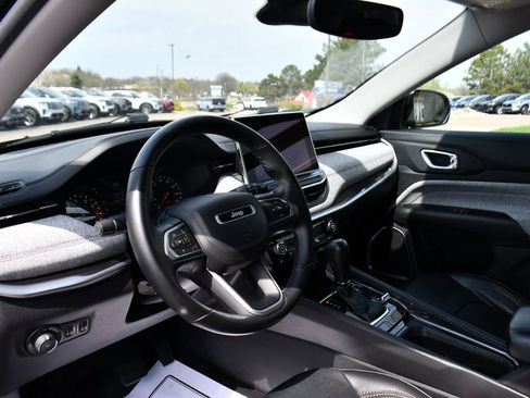 Used 2022 Jeep Compass Latitude AWD/4WD image 11