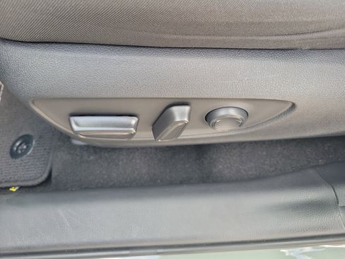 Used 2020 Toyota RAV4 XLE w/ Convenience Package FWD image 23
