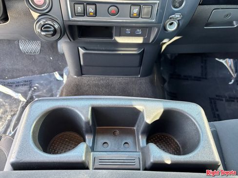 Used 2023 Nissan Titan SV AWD/4WD image 31