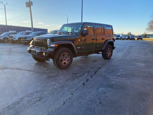Used 2021 Jeep Wrangler Unlimited Sport image 3