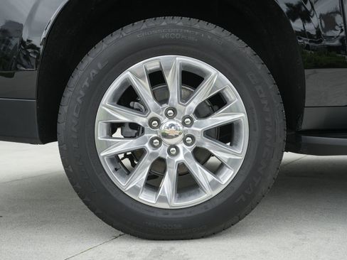 Used 2025 Chevrolet Suburban Premier image 30