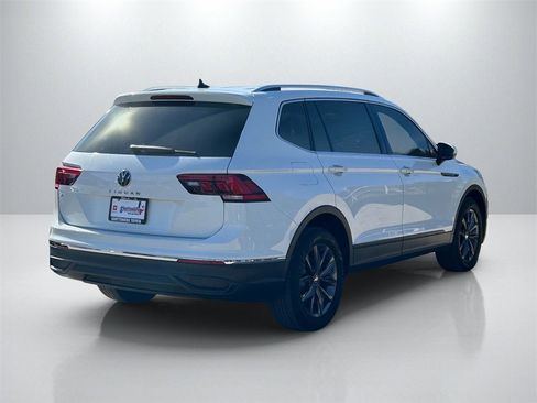 Used 2022 Volkswagen Tiguan SE image 5