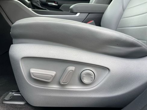 Used 2023 Toyota Highlander XLE image 26