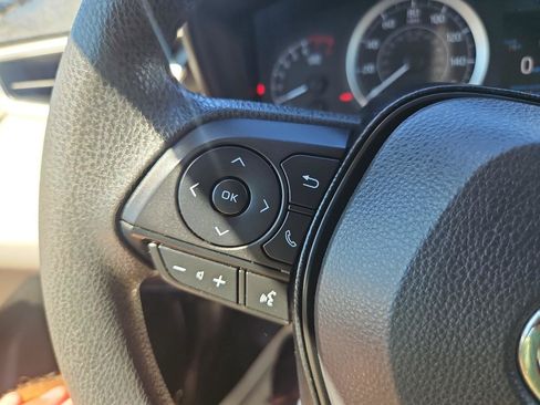 Used 2021 Toyota Corolla LE FWD image 25