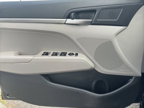 Used 2020 Hyundai Elantra SE image 12