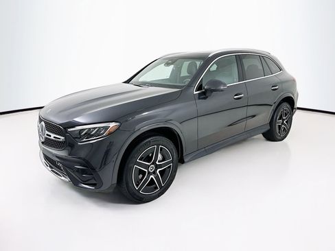 Used 2025 Mercedes-Benz GLC 300 4MATIC image 3