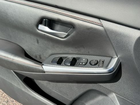 Used 2025 Nissan Sentra SR FWD image 16