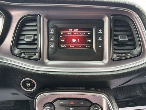 Used 2016 Dodge Challenger SXT RWD image 21