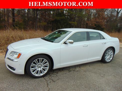 Used 2014 Chrysler 300 C w/ Light Group image 3