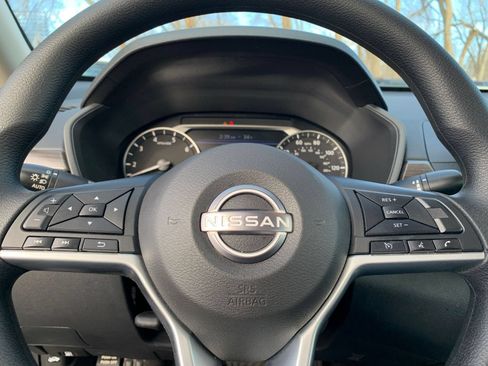 Used 2025 Nissan Altima 2.5 SV FWD image 24