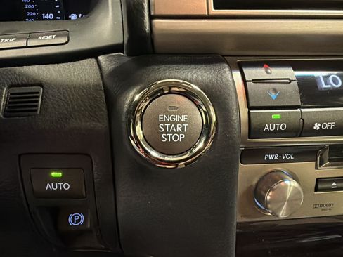 Used 2013 Lexus LS 460 w/ Comfort Pkg RWD image 16