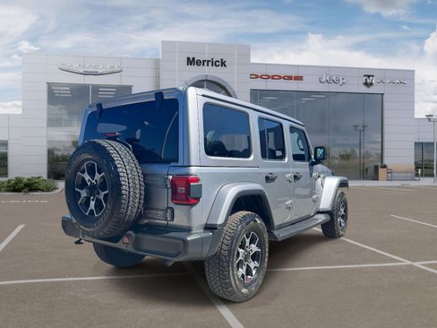 Used 2018 Jeep Wrangler Unlimited Sahara AWD/4WD image 6