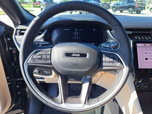 New 2025 Jeep Grand Cherokee Limited w/ Luxury Tech Group II image 20