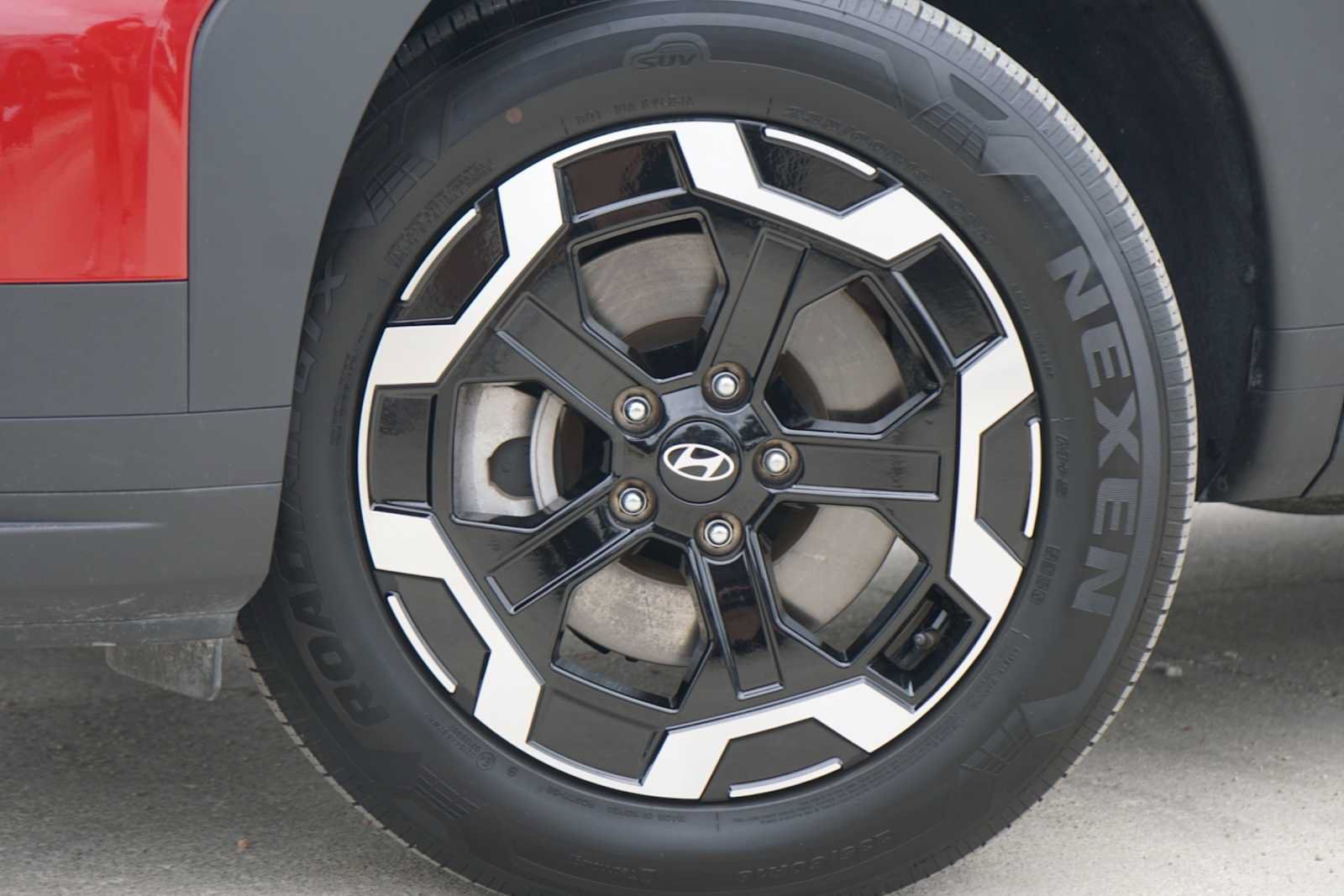Used 2026 Hyundai Santa Fe SEL FWD image 2